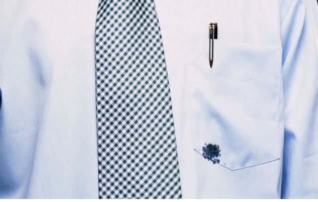 چگونه لکه خودکار را از روی لباس از بین ببریم